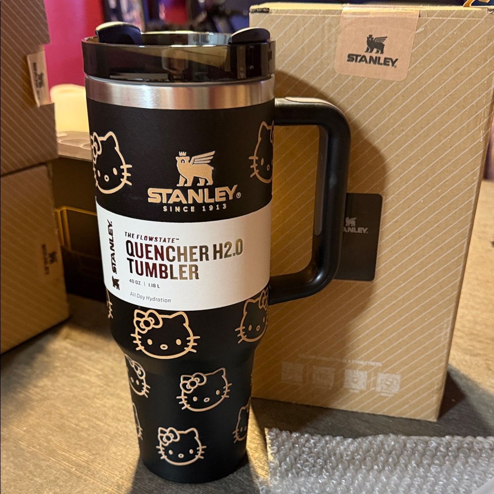 Stanley Black Hello Kitty Quencher Tumbler - Picture 2 of 7
